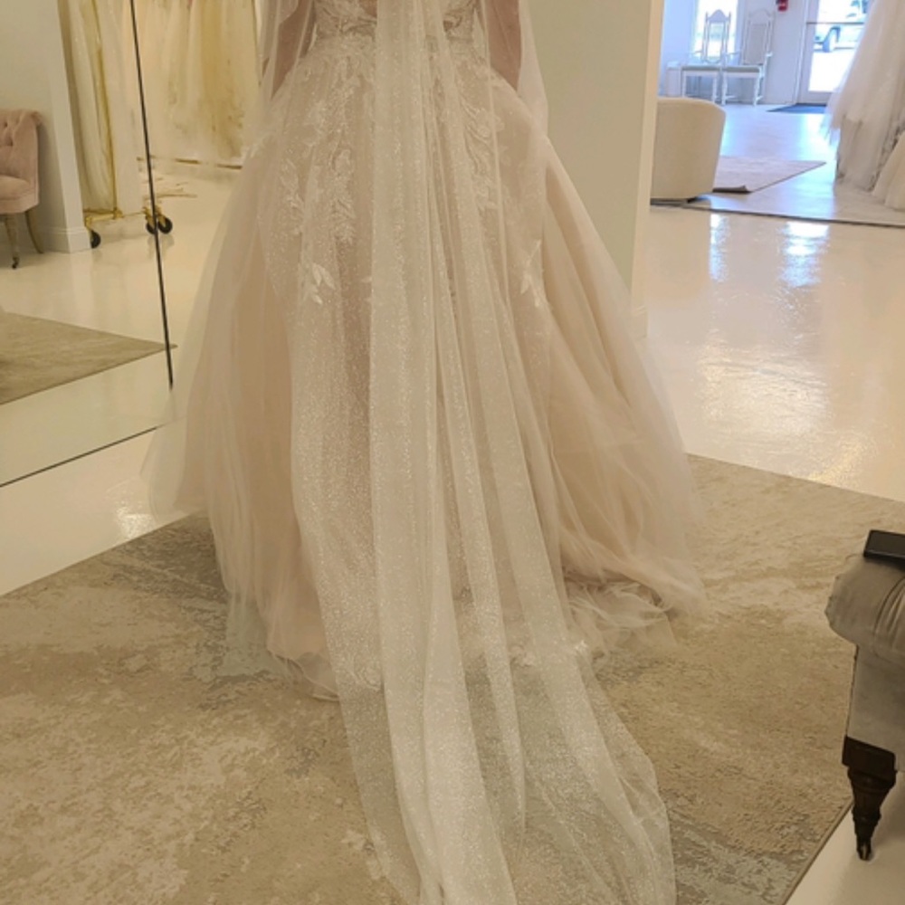 Brand new never worn size 18 wedding dress - Picture 5 of 6